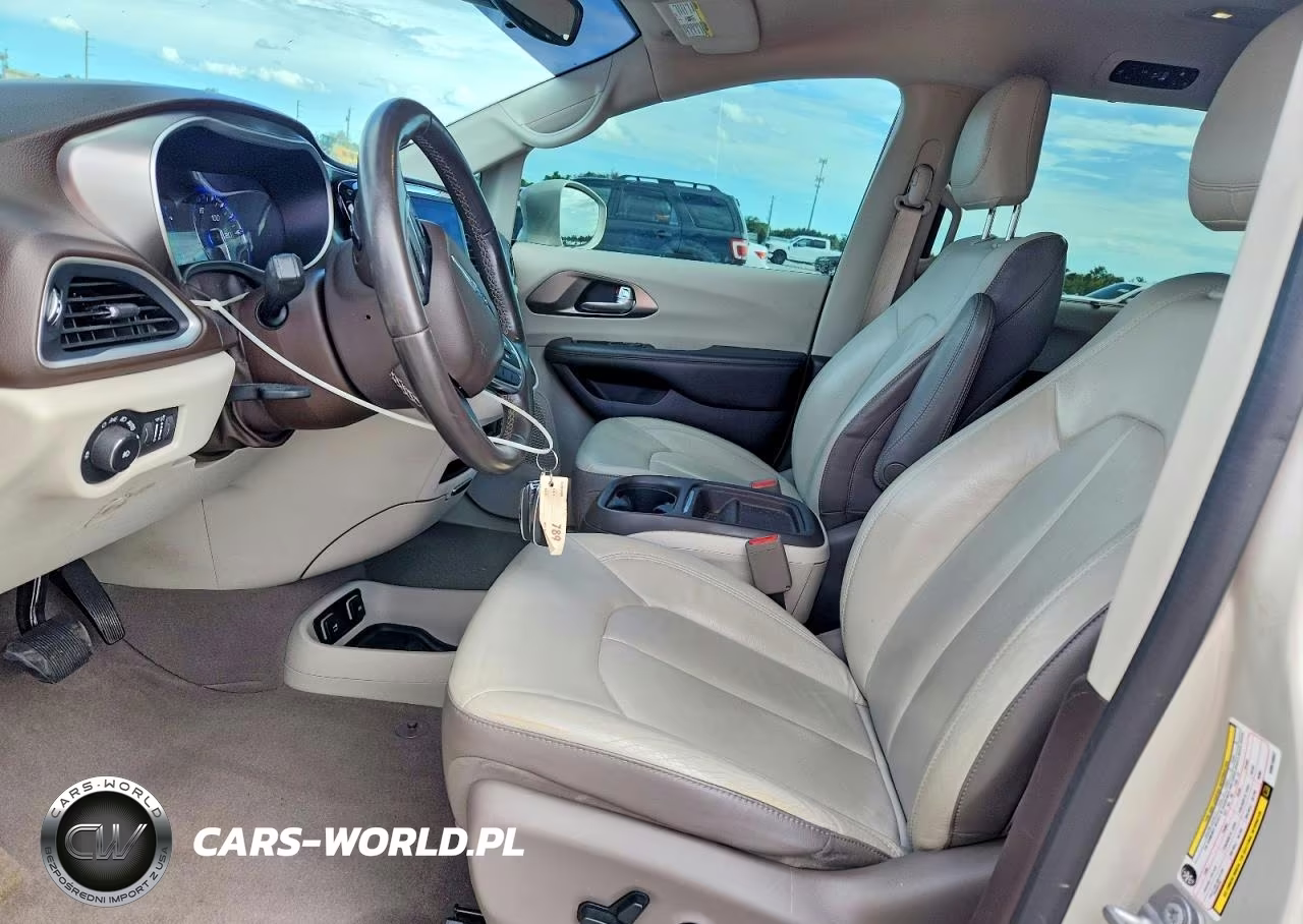 2017 Chrysler Pacifica Touring L VIN:2C4RC1BG8HR610597 - 7