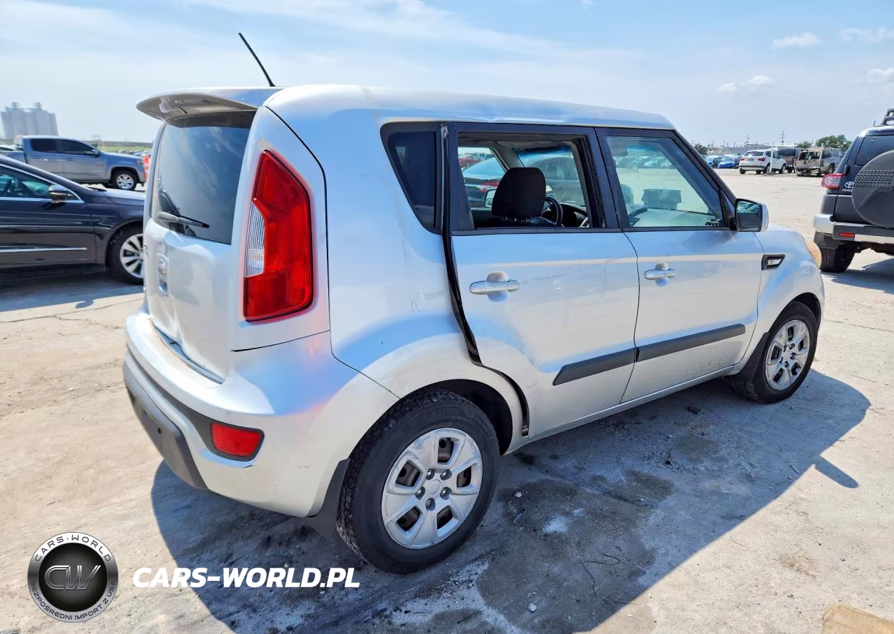 2013 Kia Soul Base VIN:KNDJT2A52D7510039 - 3