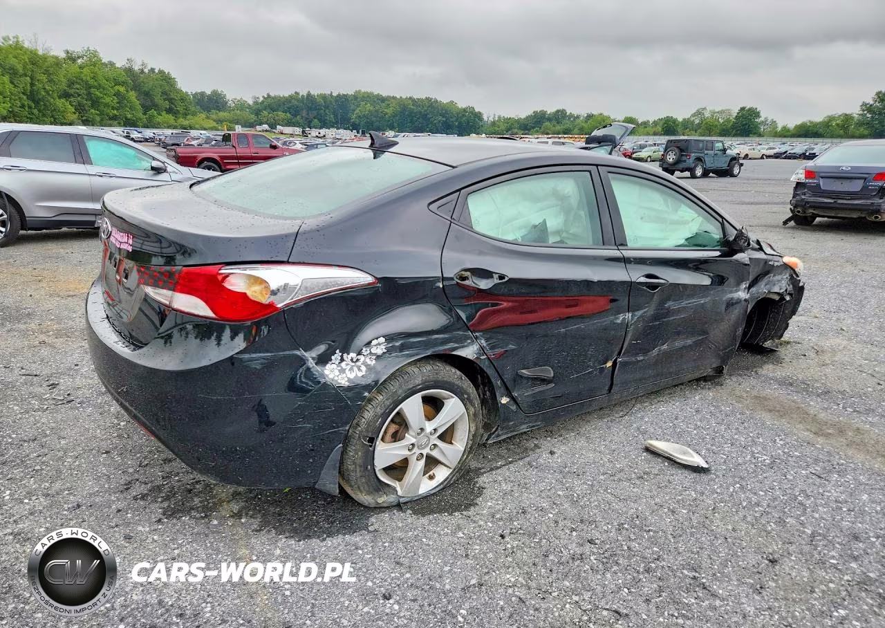 2013 Hyundai Elantra Gls VIN:5NPDH4AE1DH407328 - 3