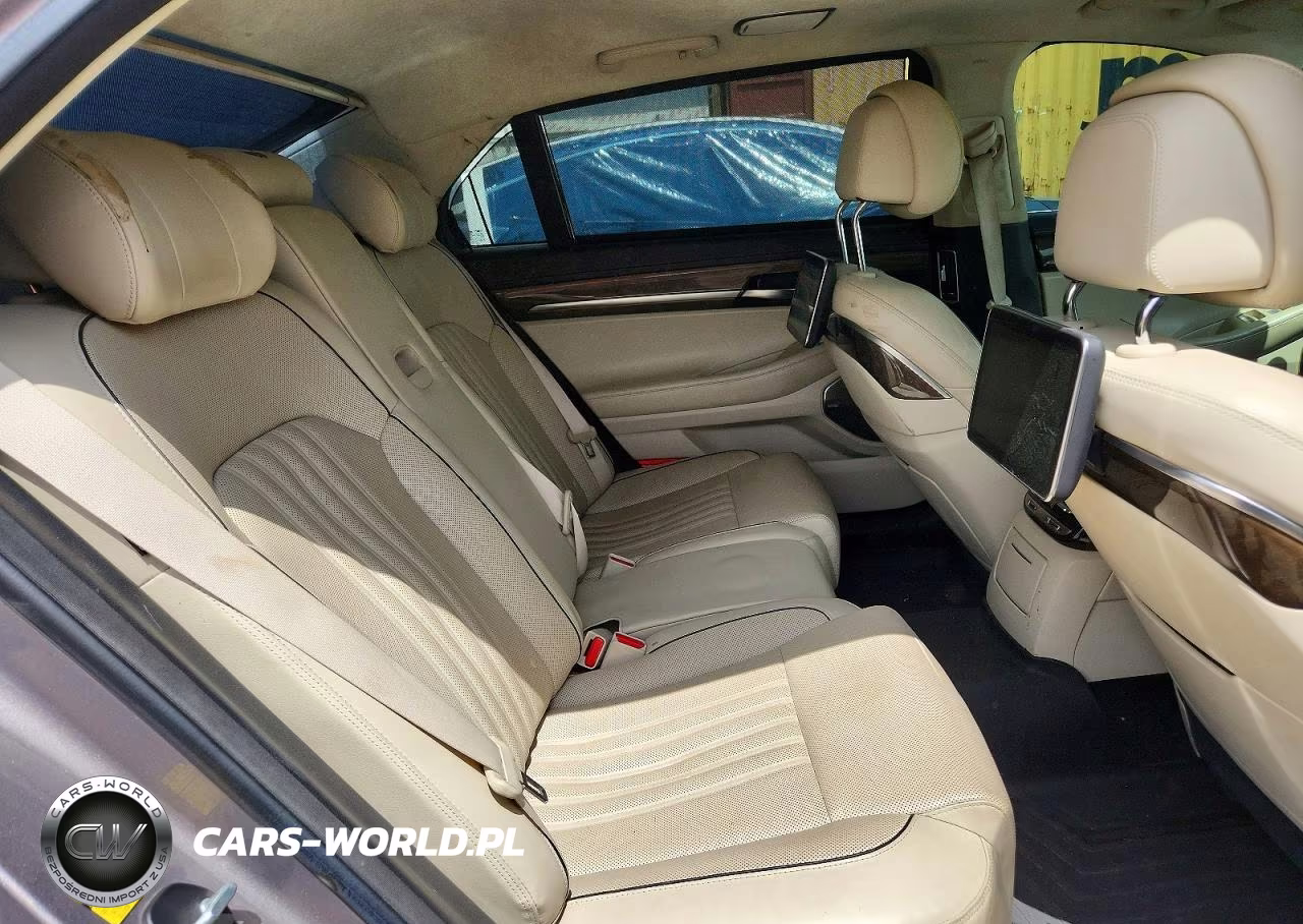 2018 Genesis G90 Ultimate VIN:KMHG54JH0JU044632 - 10