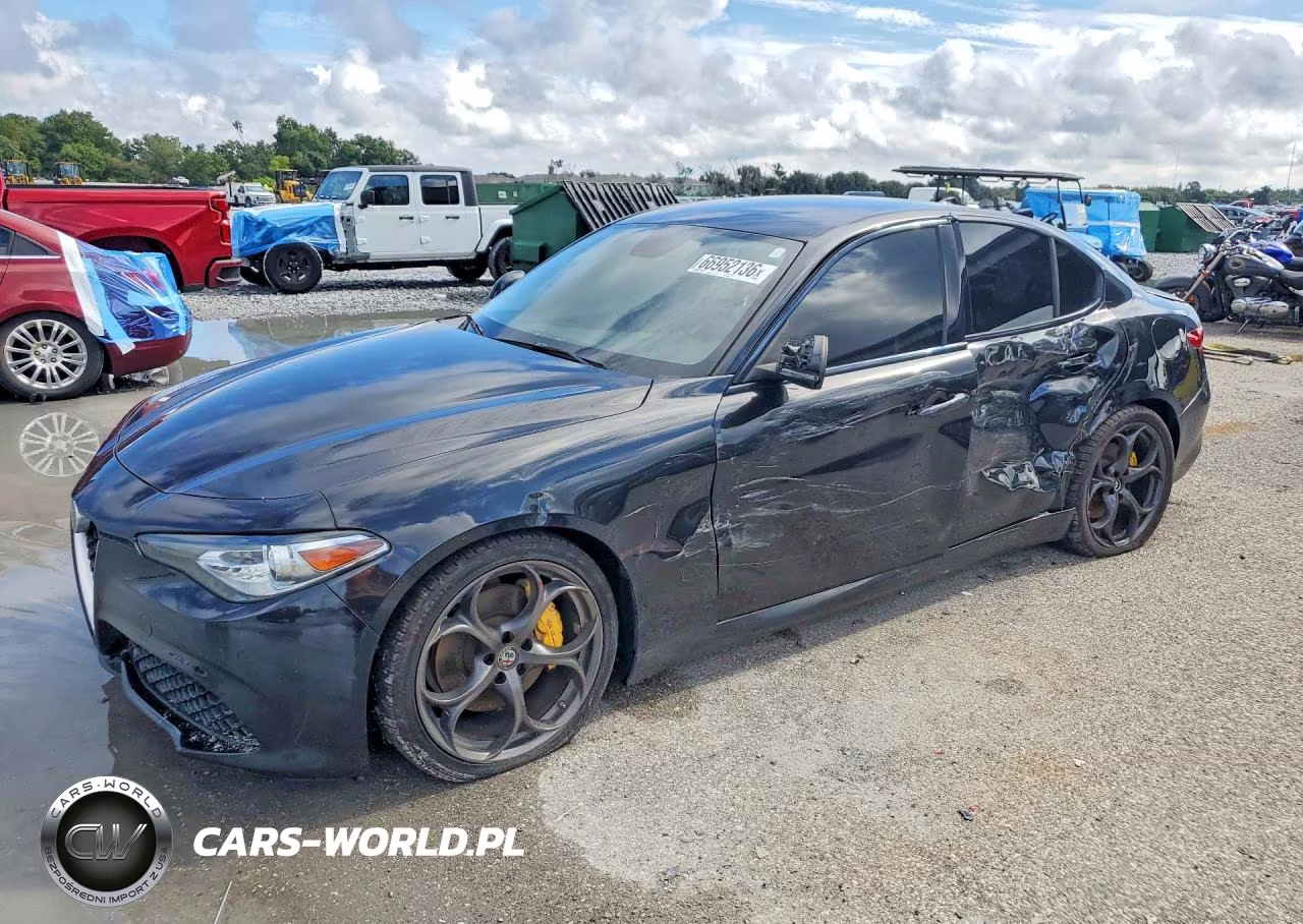 2018 Alfa Romeo Giulia Ti VIN:ZARFAECN0J7565441 - 1