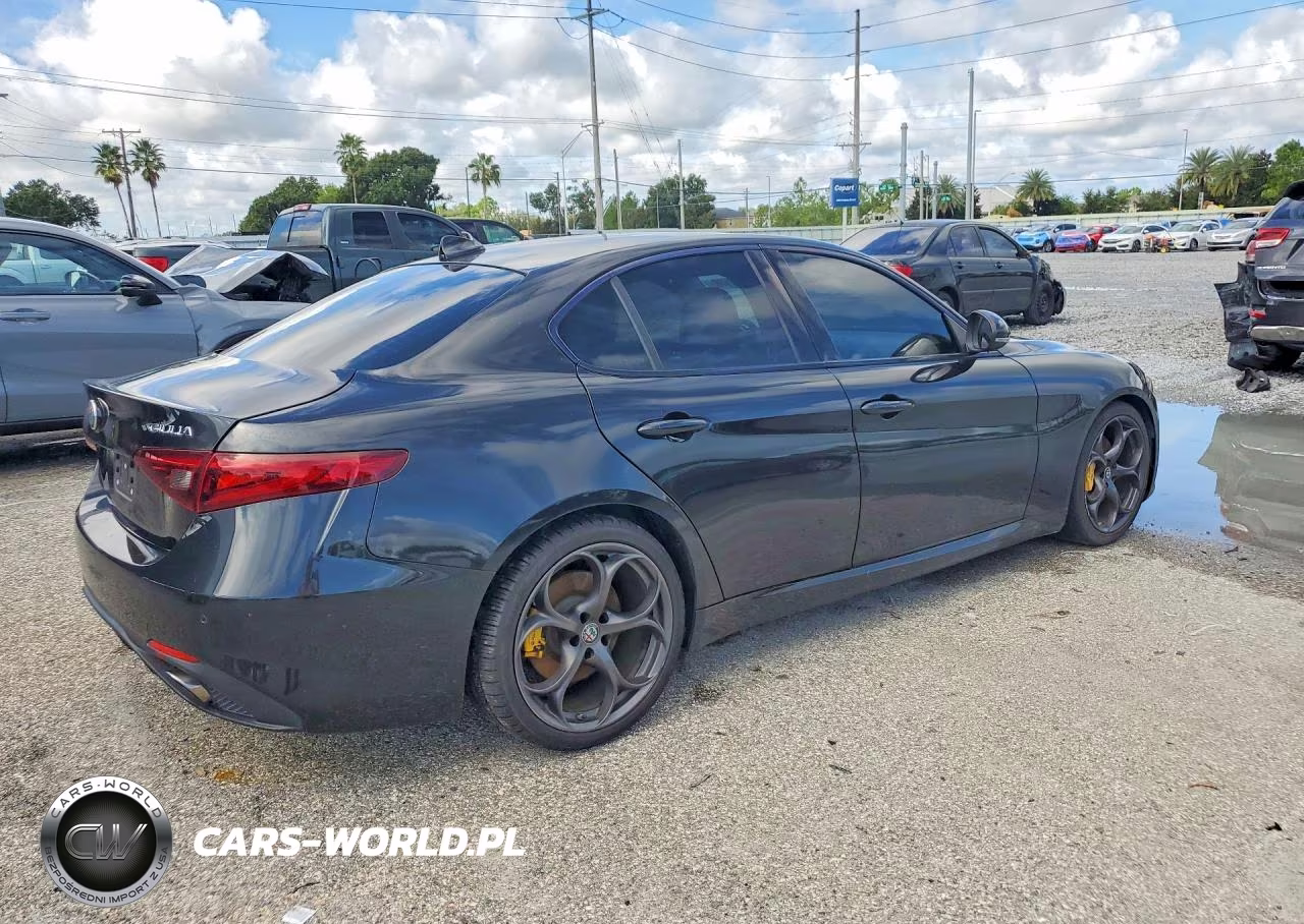2018 Alfa Romeo Giulia Ti VIN:ZARFAECN0J7565441 - 3