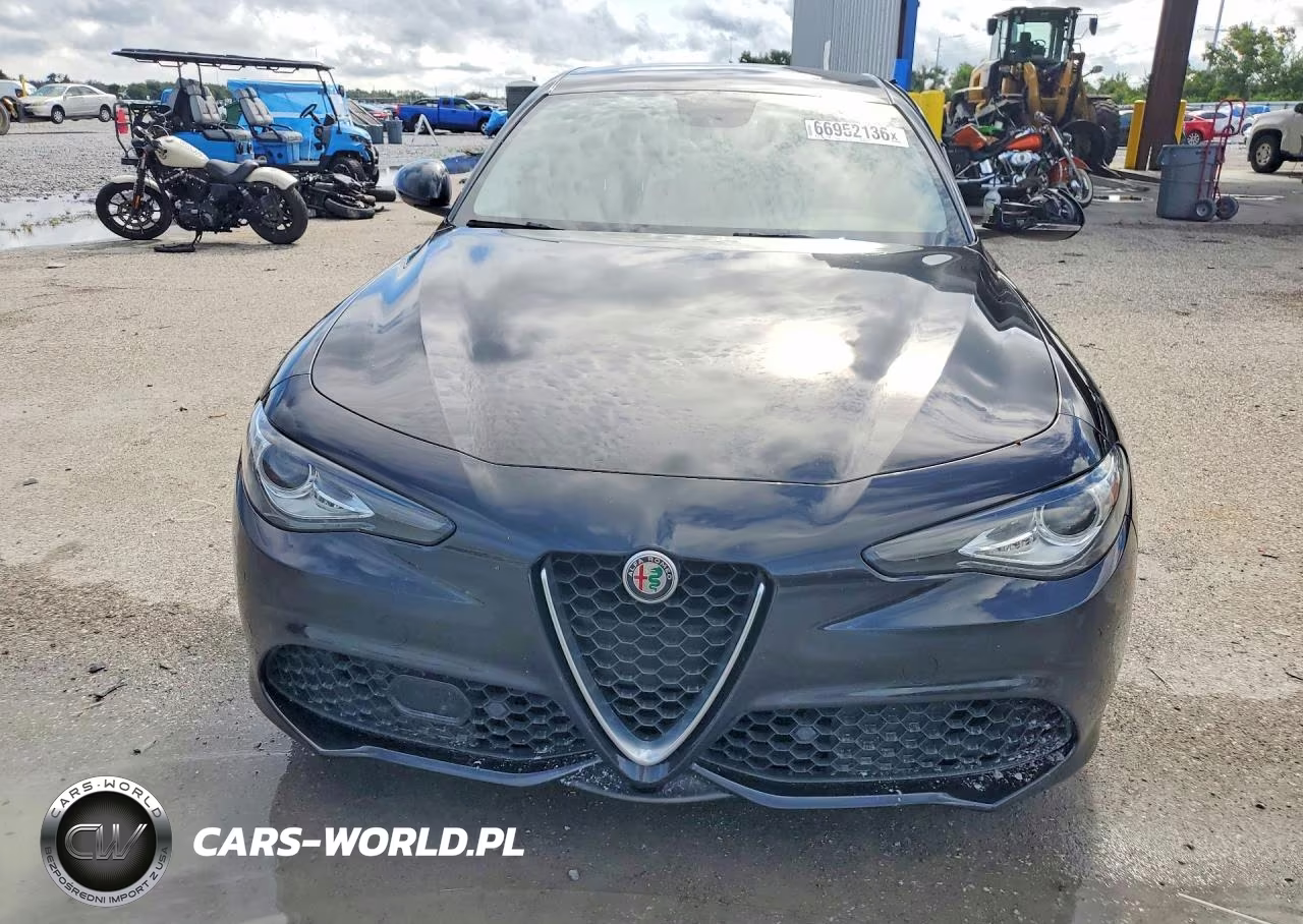 2018 Alfa Romeo Giulia Ti VIN:ZARFAECN0J7565441 - 5