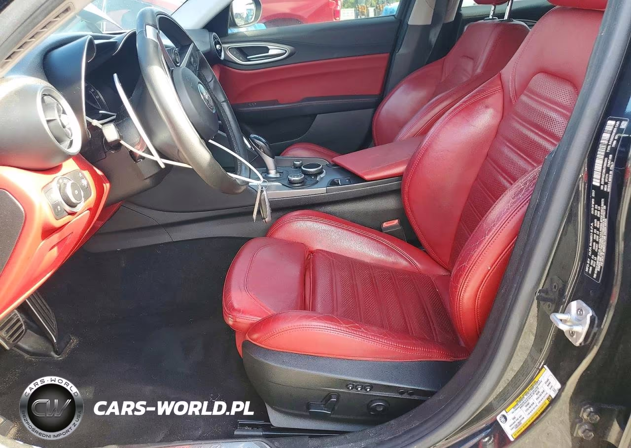 2018 Alfa Romeo Giulia Ti VIN:ZARFAECN0J7565441 - 7