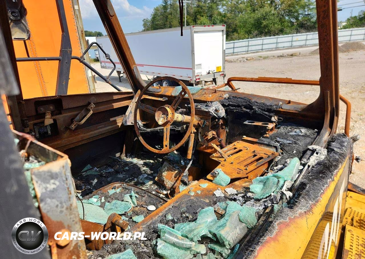 2009 Caterpillar 740 Articulated Haul Truck VIN:CT00740CB1P04629 - 10