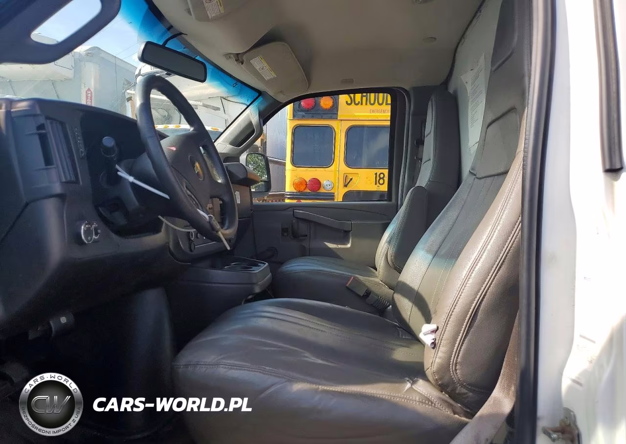 2018 Chevrolet Express G3500 VIN:1GB0GRFP1J1333151 - 7