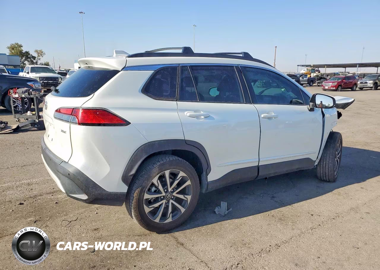 2022 Toyota Corolla Cross Xle VIN:7MUDAAAG4NV035229 - 3