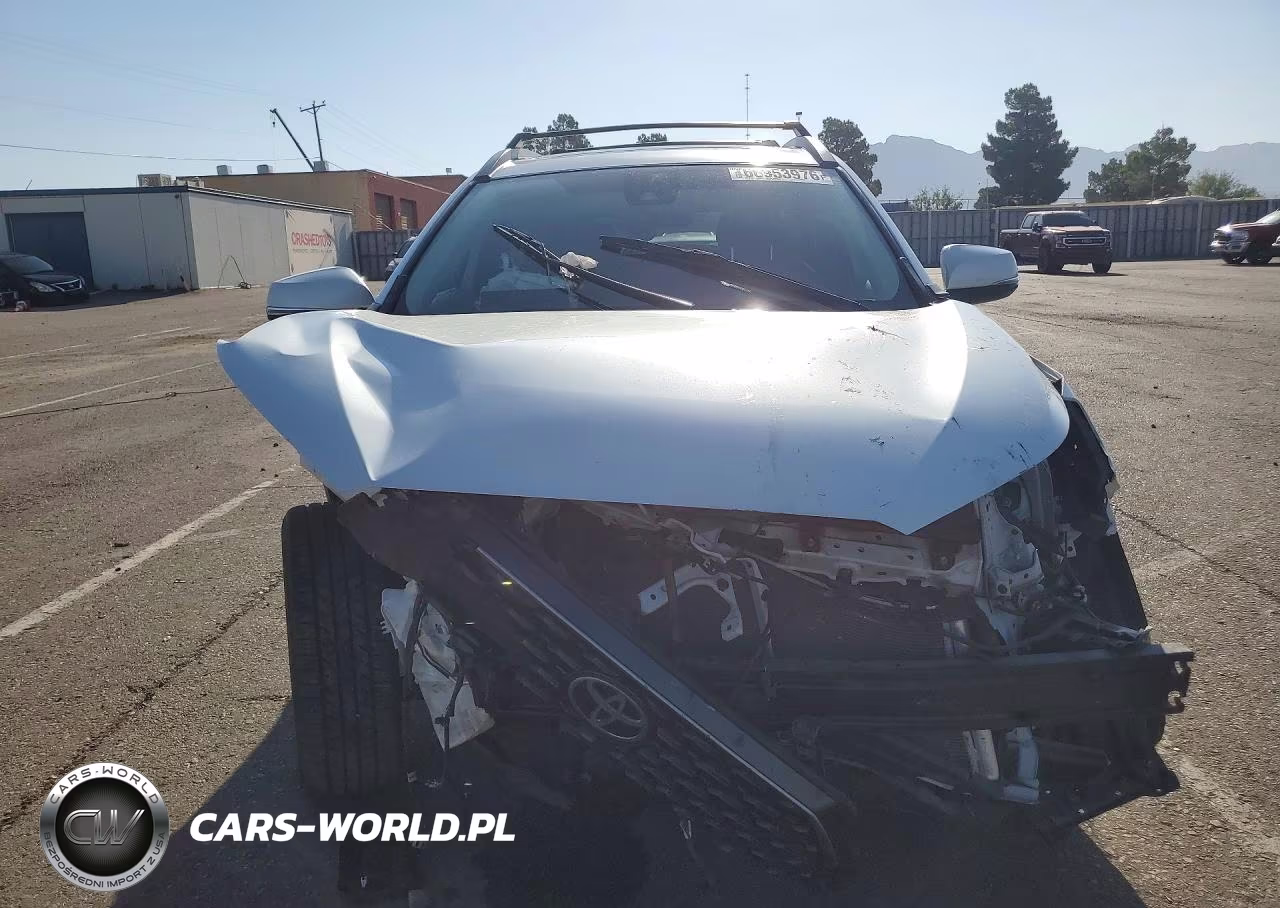 2022 Toyota Corolla Cross Xle VIN:7MUDAAAG4NV035229 - 5