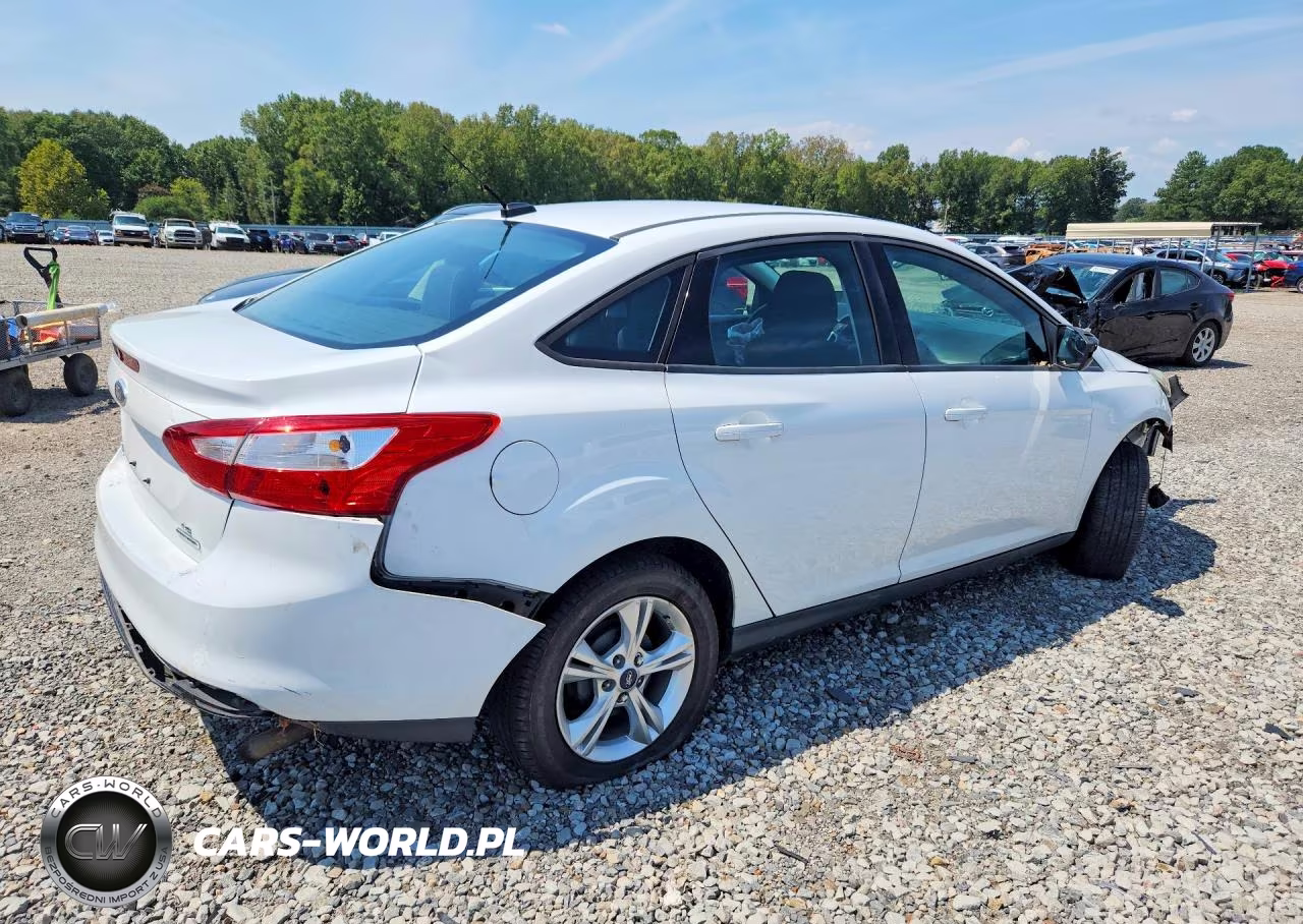 2012 Ford Focus Se VIN:1FAHP3F24CL462062 - 3