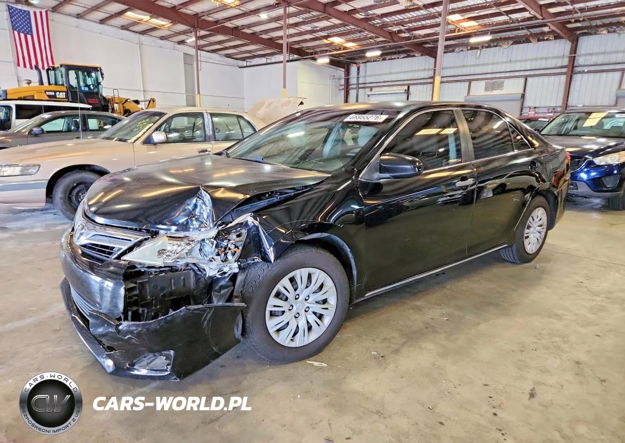 2014 Toyota Camry Le – zdjęcie 1 z 12