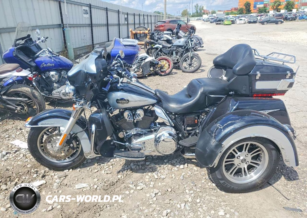 2013 Harley-Davidson Flhtcutg Tri Glide Ultra Classic VIN:1HD1MAM14DB850840 - 3