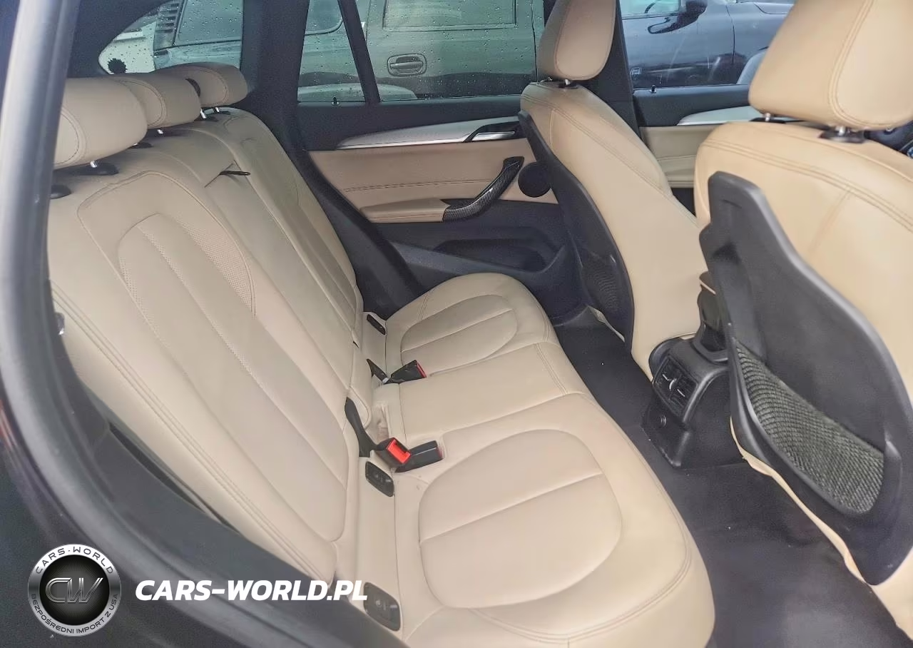 2018 BMW X1 xDrive28I VIN:WBXHT3C38J5L31403 - 11