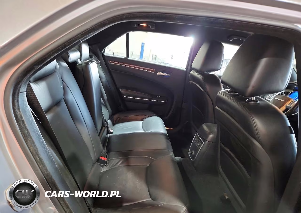2014 Chrysler 300 VIN:2C3CCARG2EH384929 - 10
