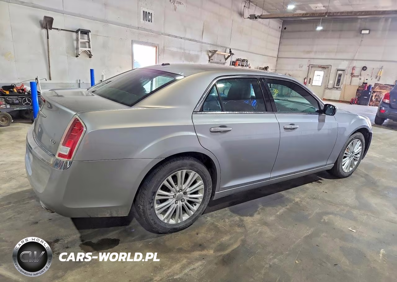 2014 Chrysler 300 VIN:2C3CCARG2EH384929 - 3