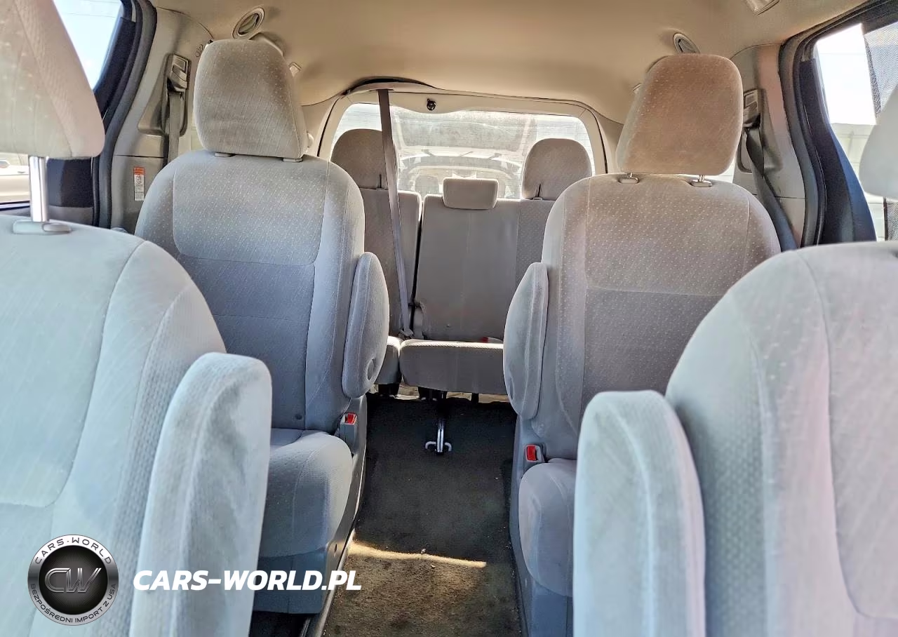 2017 Toyota Sienna Le VIN:5TDJZ3DC7HS163365 - 10