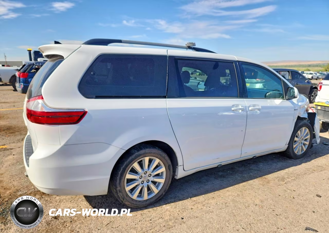 2017 Toyota Sienna Le VIN:5TDJZ3DC7HS163365 - 3