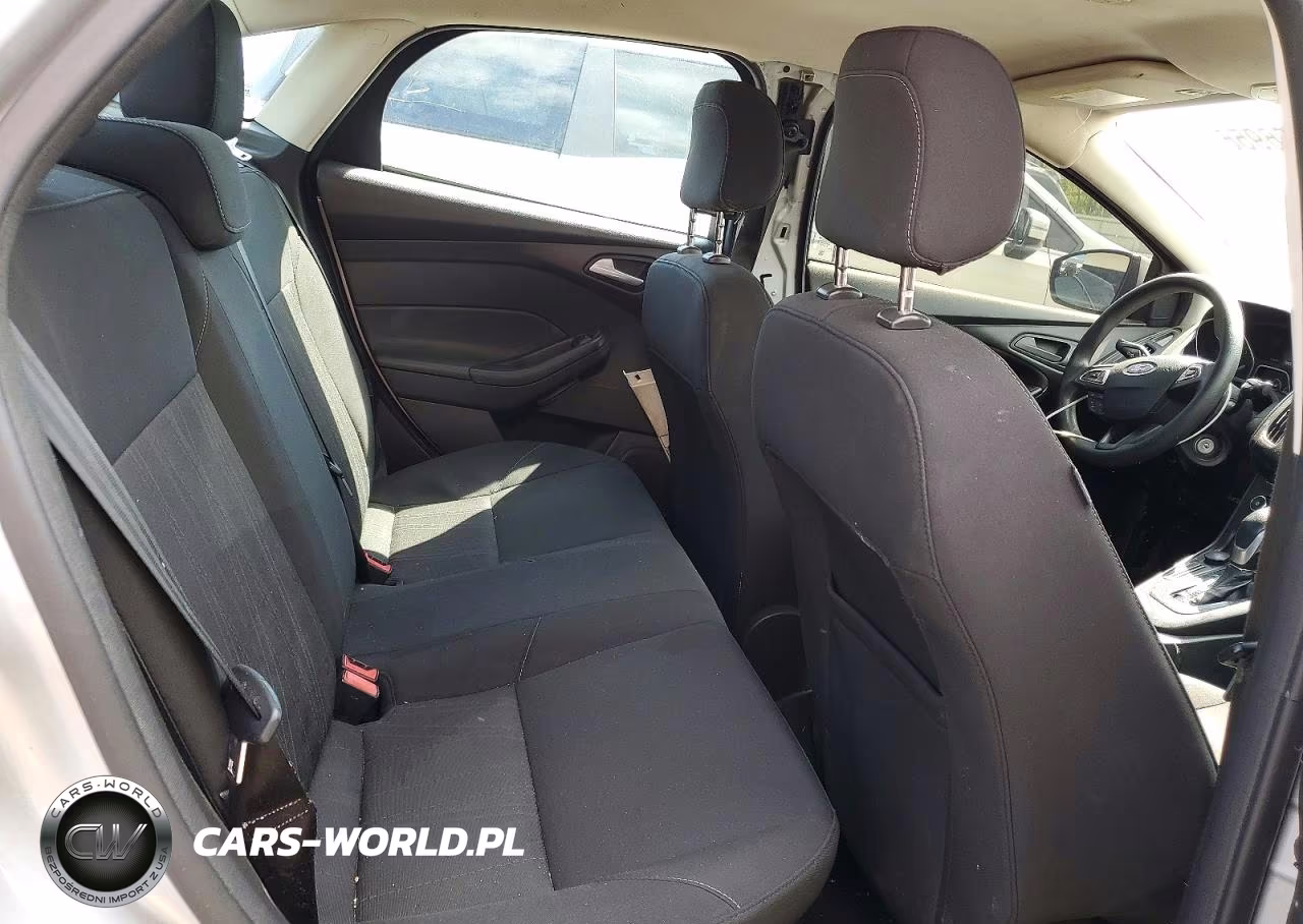 2018 Ford Focus Se VIN:1FADP3F2XJL206679 - 10