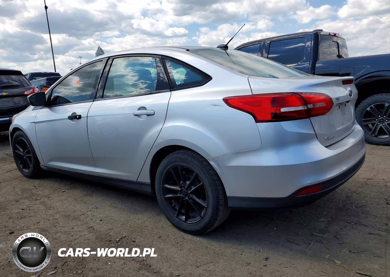 2018 Ford Focus Se VIN:1FADP3F2XJL206679 - 2