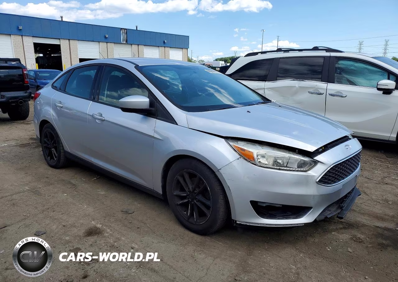 2018 Ford Focus Se VIN:1FADP3F2XJL206679 - 4