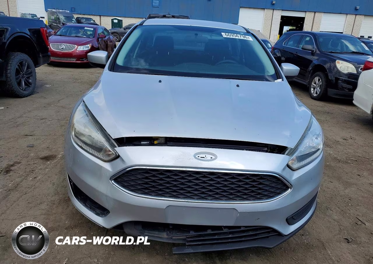2018 Ford Focus Se VIN:1FADP3F2XJL206679 - 5