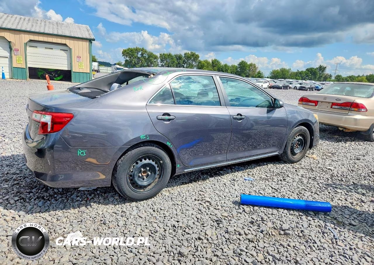 2013 Toyota Camry Le VIN:4T4BF1FK3DR303117 - 3