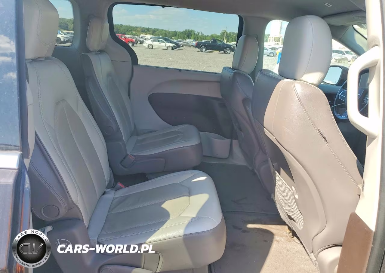 2019 Chrysler Pacifica Touring L VIN:2C4RC1BG7KR655330 - 11