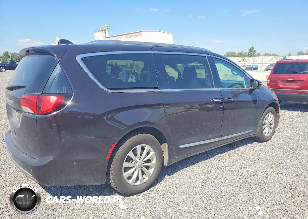 2019 Chrysler Pacifica Touring L VIN:2C4RC1BG7KR655330 - 3