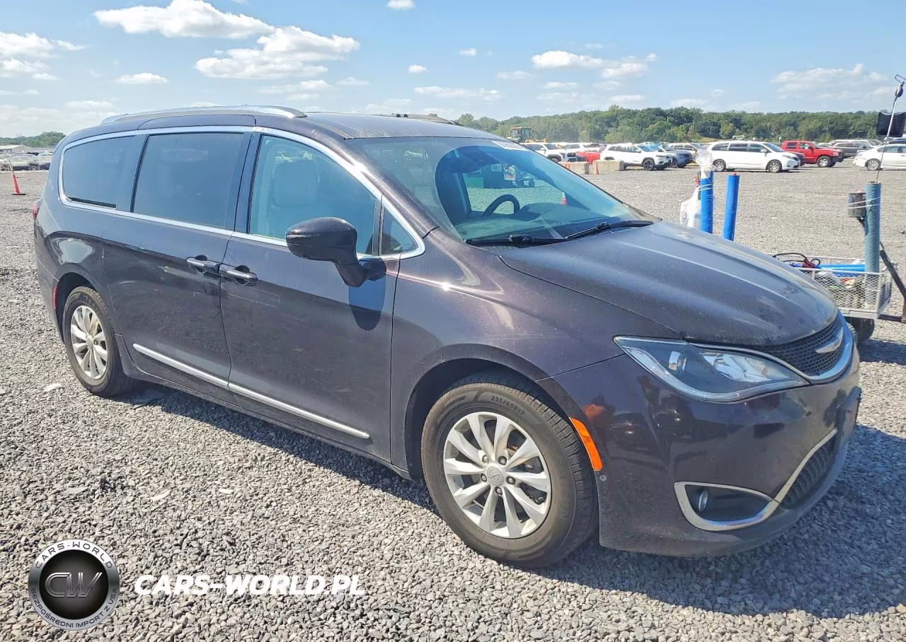 2019 Chrysler Pacifica Touring L VIN:2C4RC1BG7KR655330 - 4