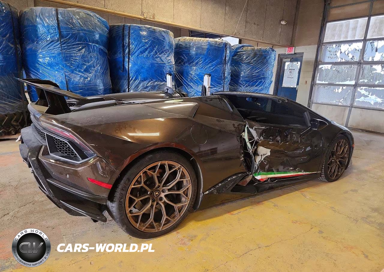 2018 Lamborghini Huracan Performante VIN:ZHWUS4ZF0JLA10645 - 3