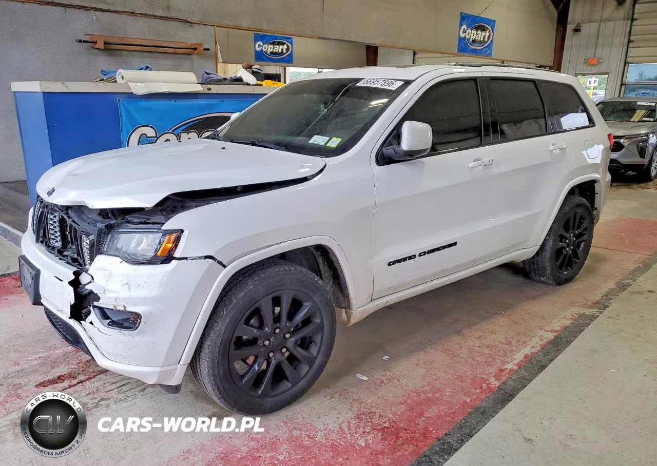 2017 Jeep Grand Cherokee Laredo VIN:1C4RJFAG2HC728013 - 1