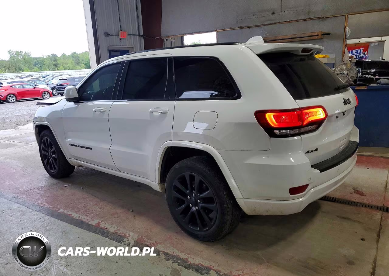 2017 Jeep Grand Cherokee Laredo VIN:1C4RJFAG2HC728013 - 2