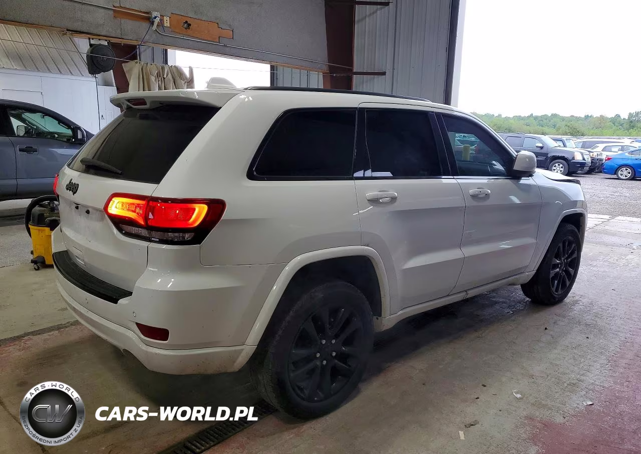 2017 Jeep Grand Cherokee Laredo VIN:1C4RJFAG2HC728013 - 3