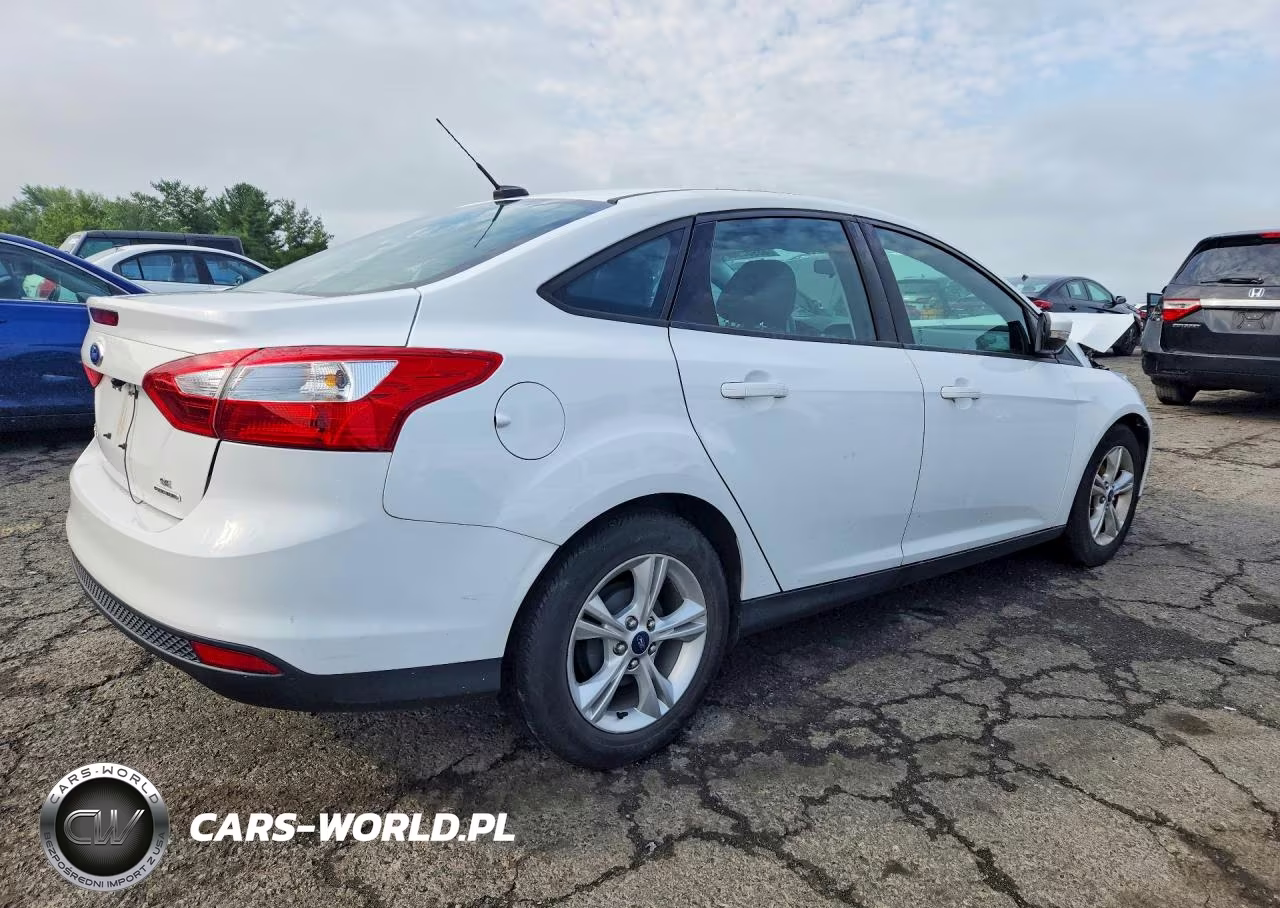 2014 Ford Focus Se VIN:1FADP3F28EL211790 - 3