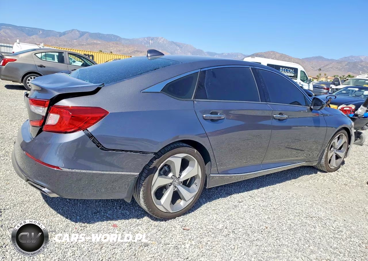 2018 Honda Accord Touring VIN:1HGCV1F93JA090798 - 3