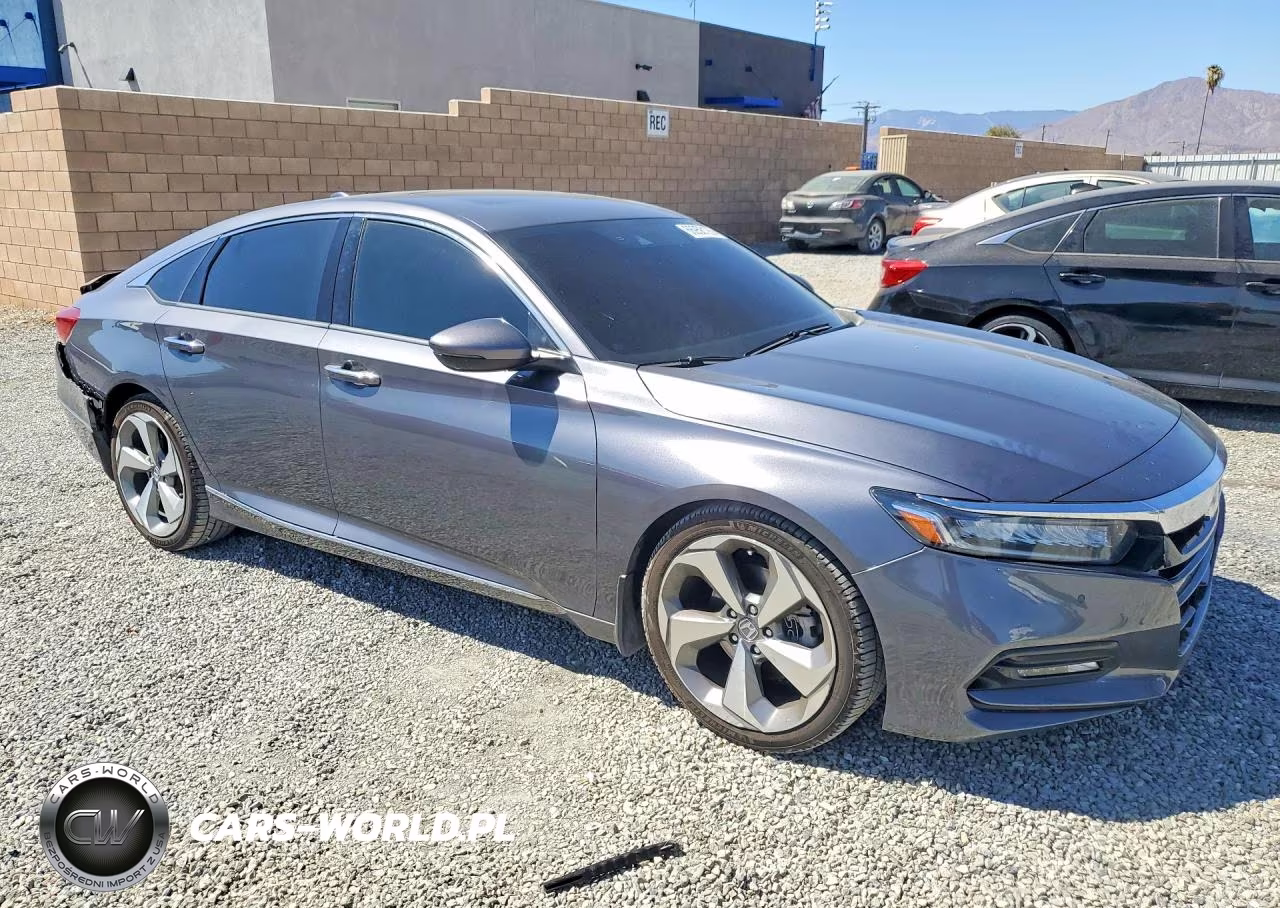 2018 Honda Accord Touring VIN:1HGCV1F93JA090798 - 4
