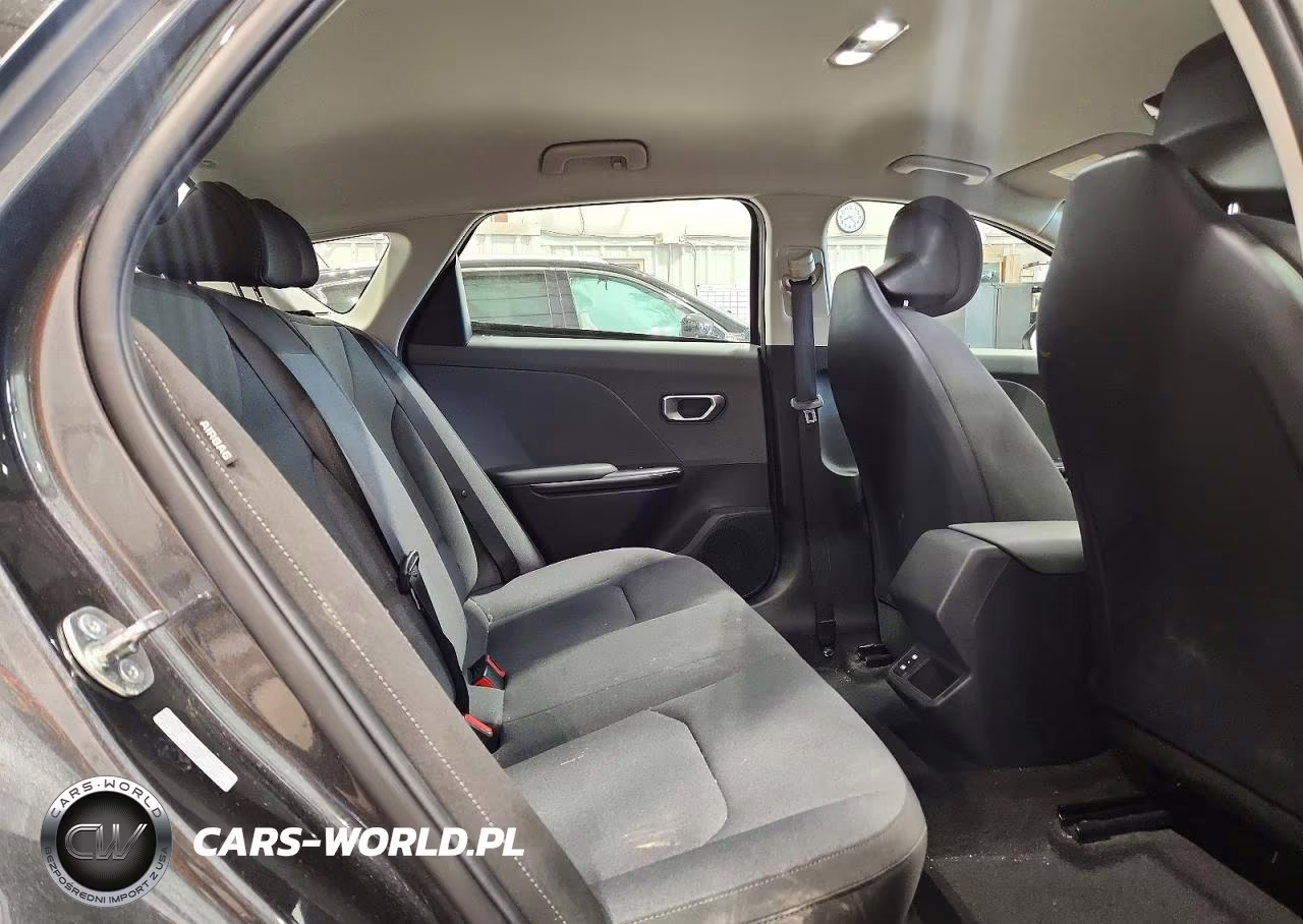 2025 Kia K4 Lxs VIN:3KPFT4DE3SE109917 - 10