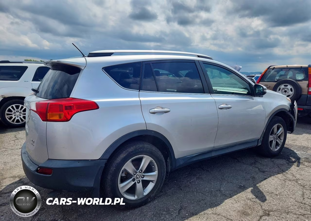 2015 Toyota Rav4 Xle VIN:2T3RFREV6FW239605 - 3