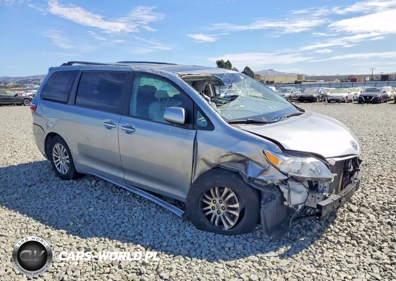 2015 Toyota Sienna Xle 8-Passenger VIN:5TDYK3DC0FS659169 - 4