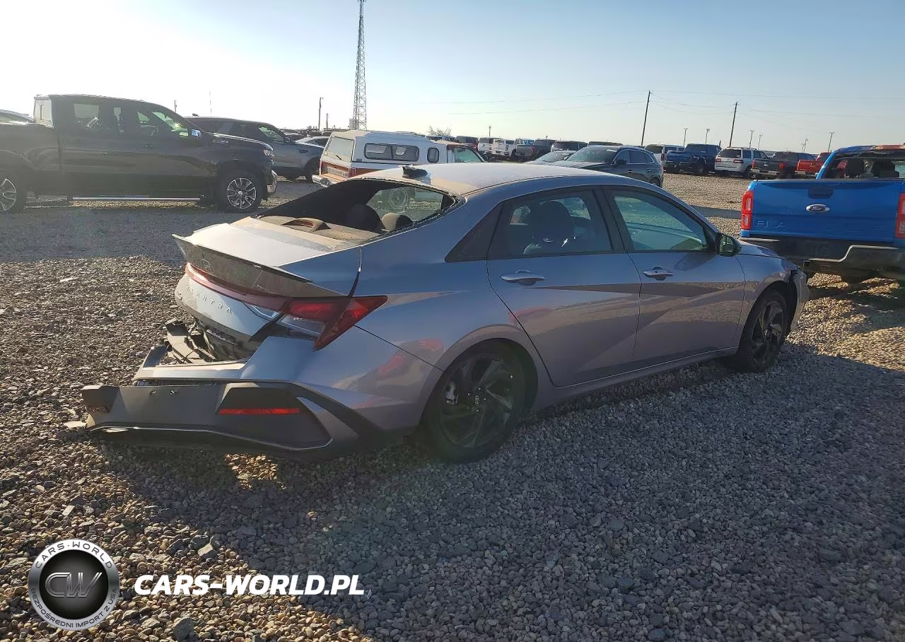 2026 Hyundai Elantra Sel Sport VIN:KMHLM4DG6TU104260 - 3