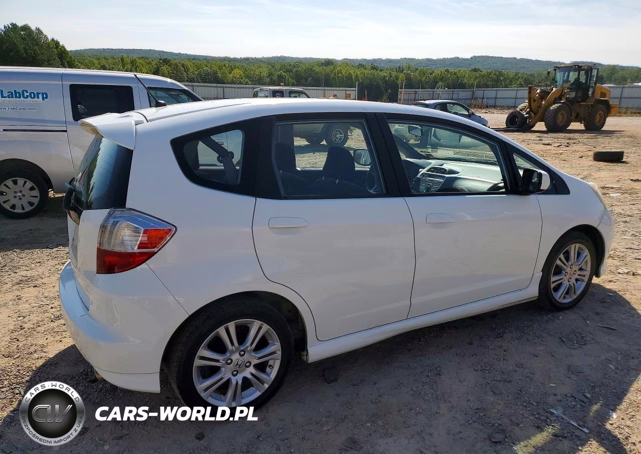 2011 Honda Fit Sport VIN:JHMGE8H59BC015496 - 3