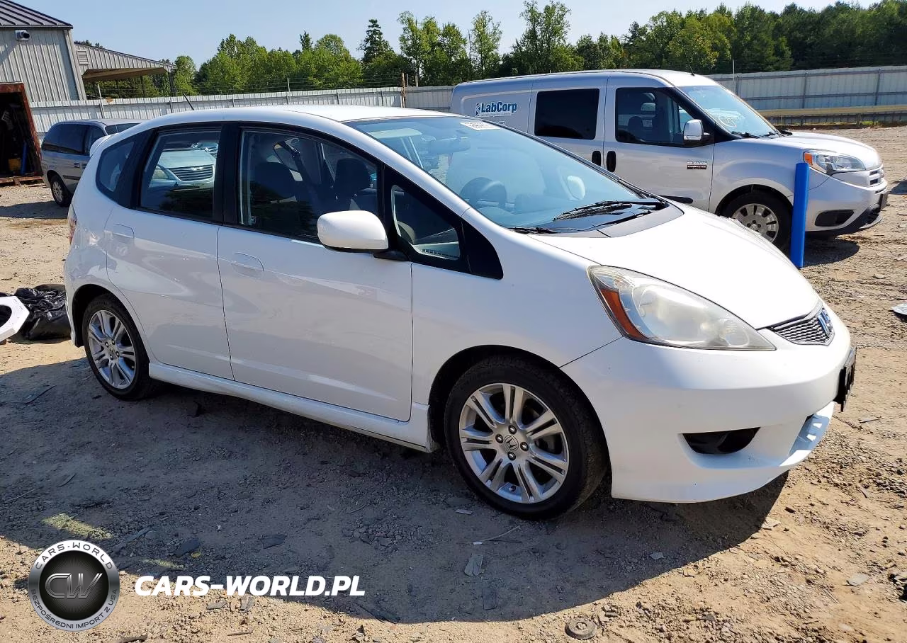 2011 Honda Fit Sport VIN:JHMGE8H59BC015496 - 4