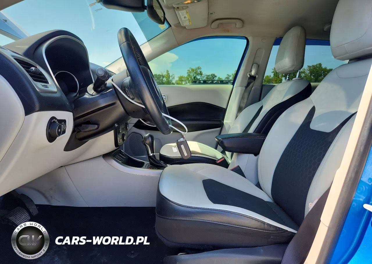 2019 Jeep Compass Latitude VIN:3C4NJCBB0KT614247 - 7