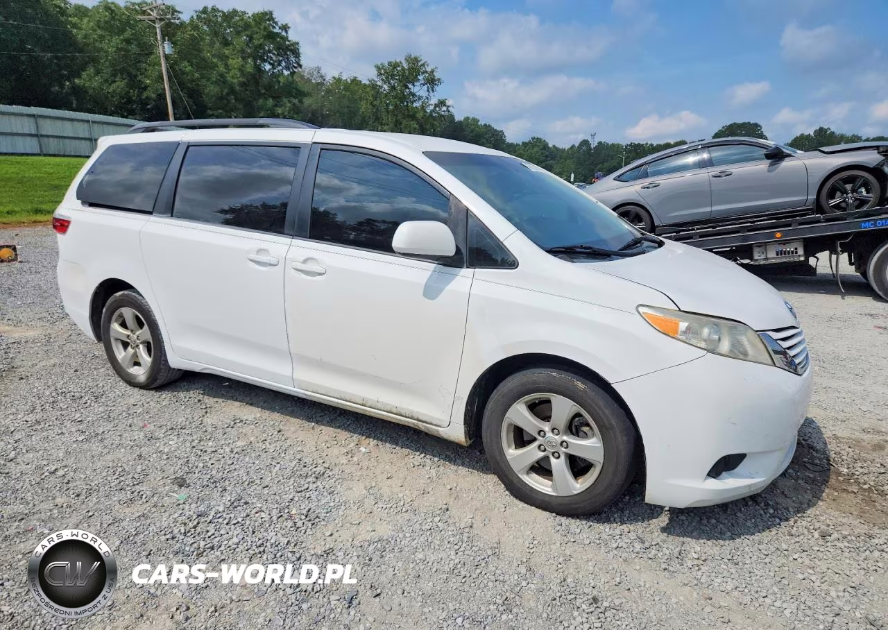 2015 Toyota Sienna Le VIN:5TDKK3DC2FS677114 - 4