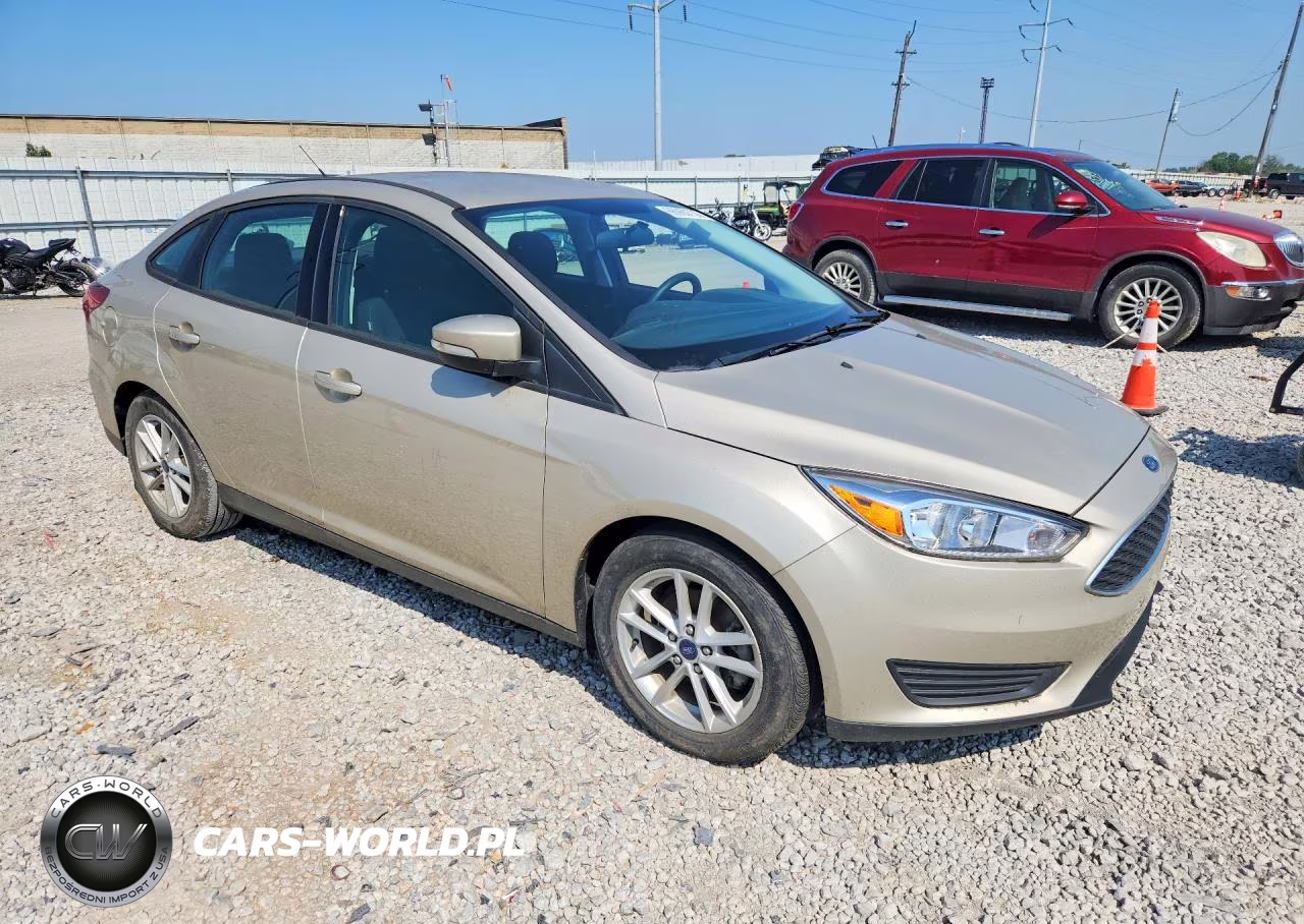 2017 Ford Focus Se VIN:1FADP3F2XHL331952 - 4