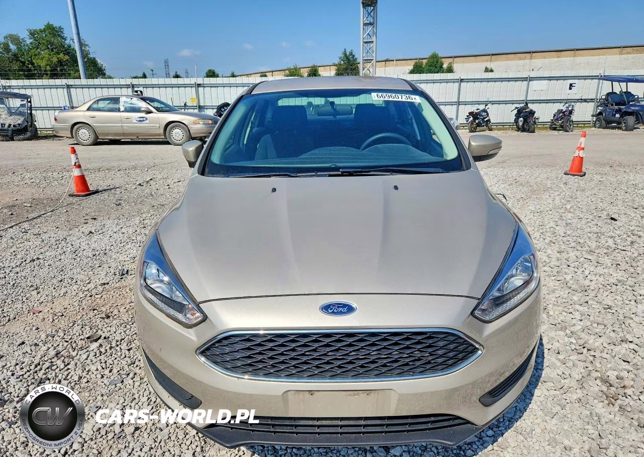 2017 Ford Focus Se VIN:1FADP3F2XHL331952 - 5