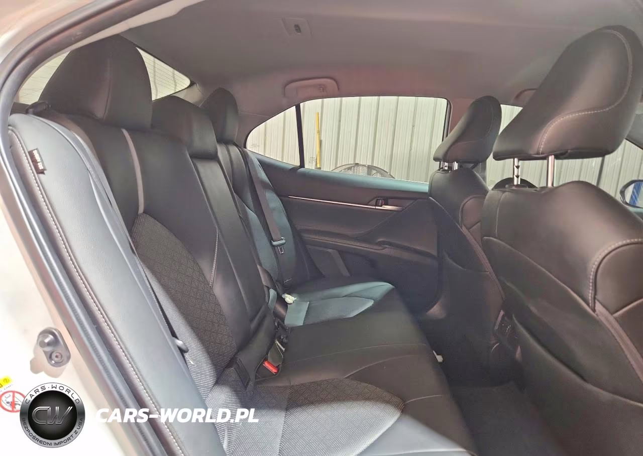 2018 Toyota Camry Xse VIN:4T1B61HK6JU106039 - 10