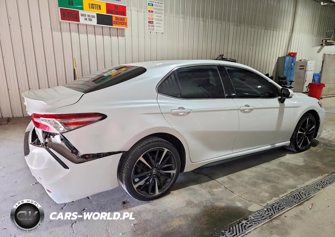 2018 Toyota Camry Xse VIN:4T1B61HK6JU106039 - 3