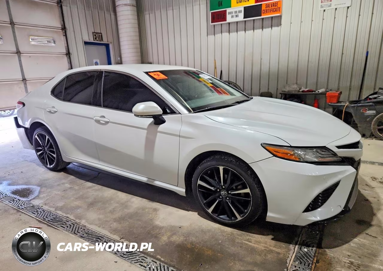 2018 Toyota Camry Xse VIN:4T1B61HK6JU106039 - 4