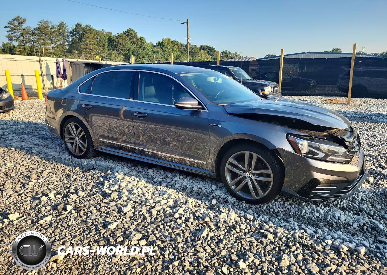 2017 Volkswagen Passat R-Line VIN:1VWDT7A34HC047680 - 4
