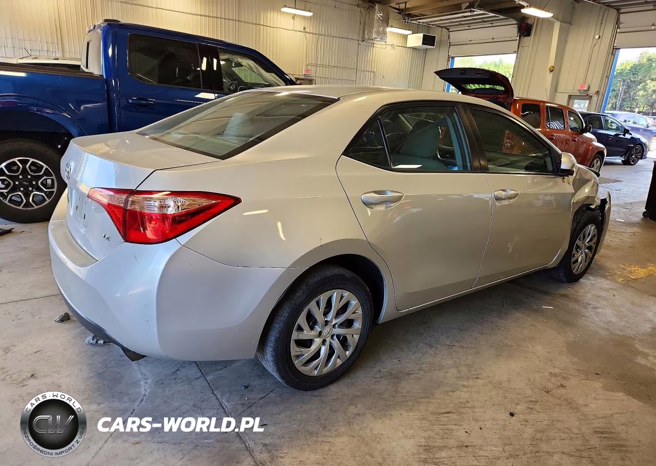2017 Toyota Corolla Le VIN:2T1BURHE3HC811682 - 3